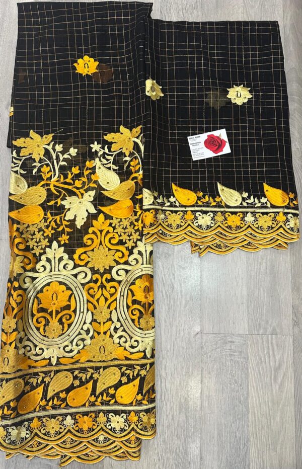Salouva – Broderie Dorée et Crème sur Fond Noir Carreaux